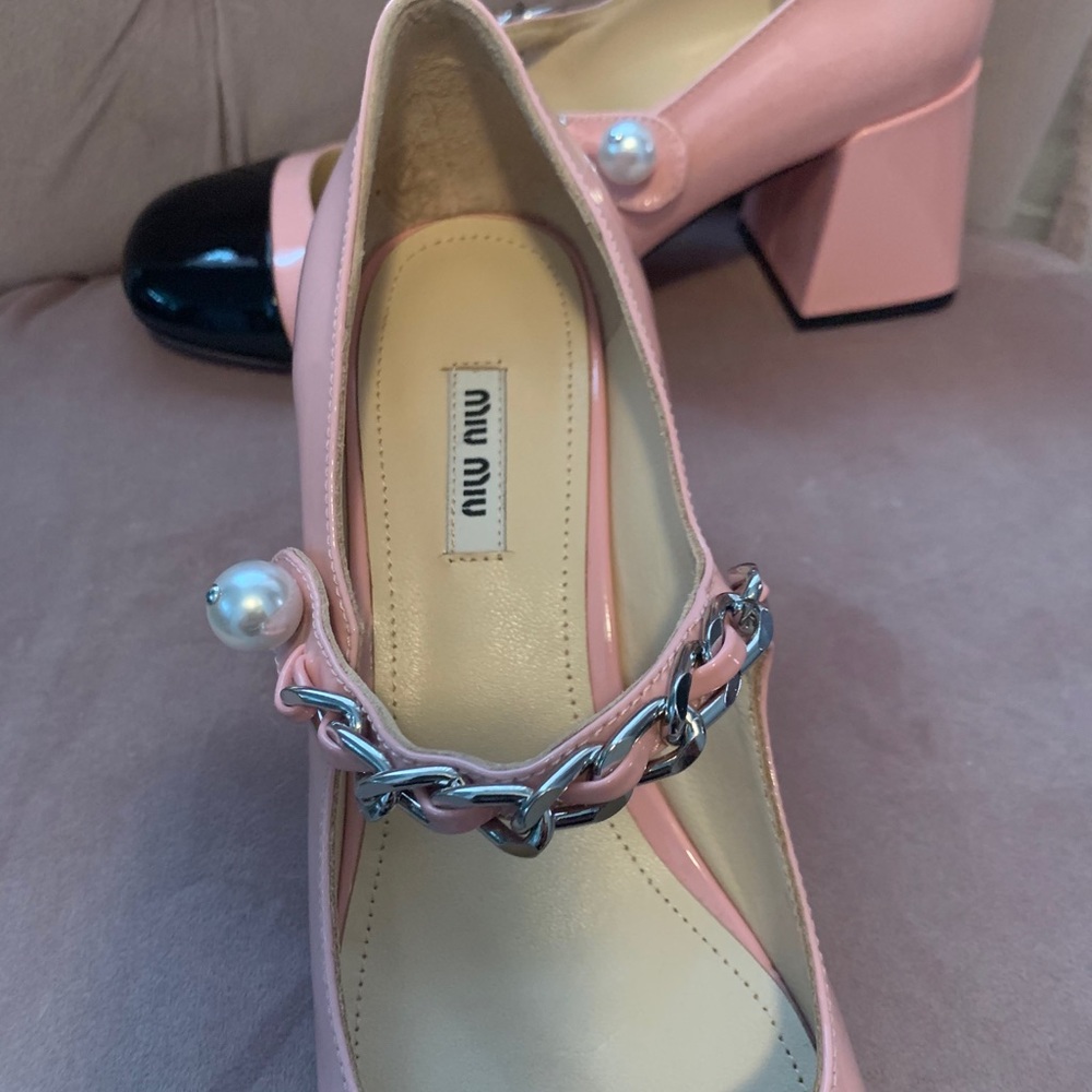 Shoe - Picture 4 of 7